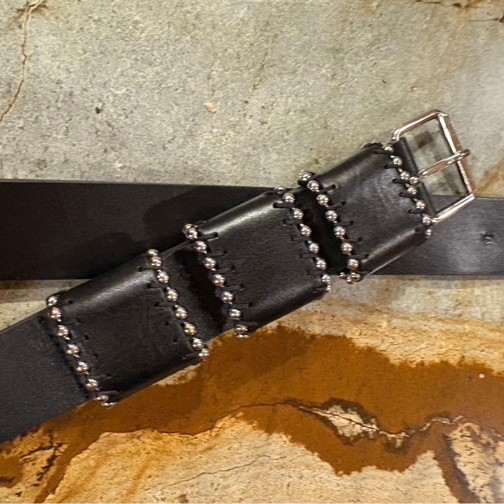 NWOT PUNTO FIBBIA Belt Made In Italy Black Leather Silver Ball Stud Size Large